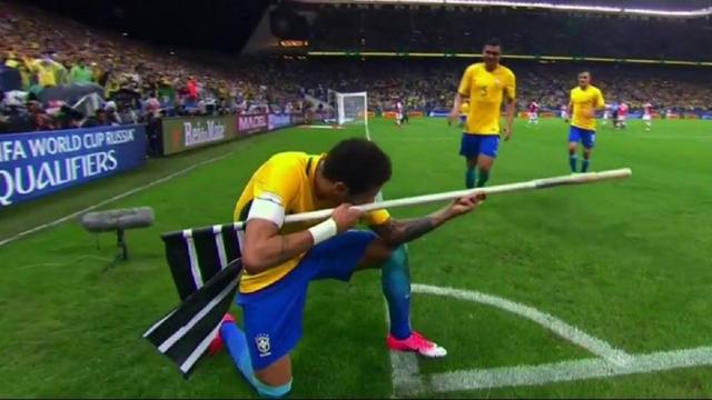 挠脚心女生vk